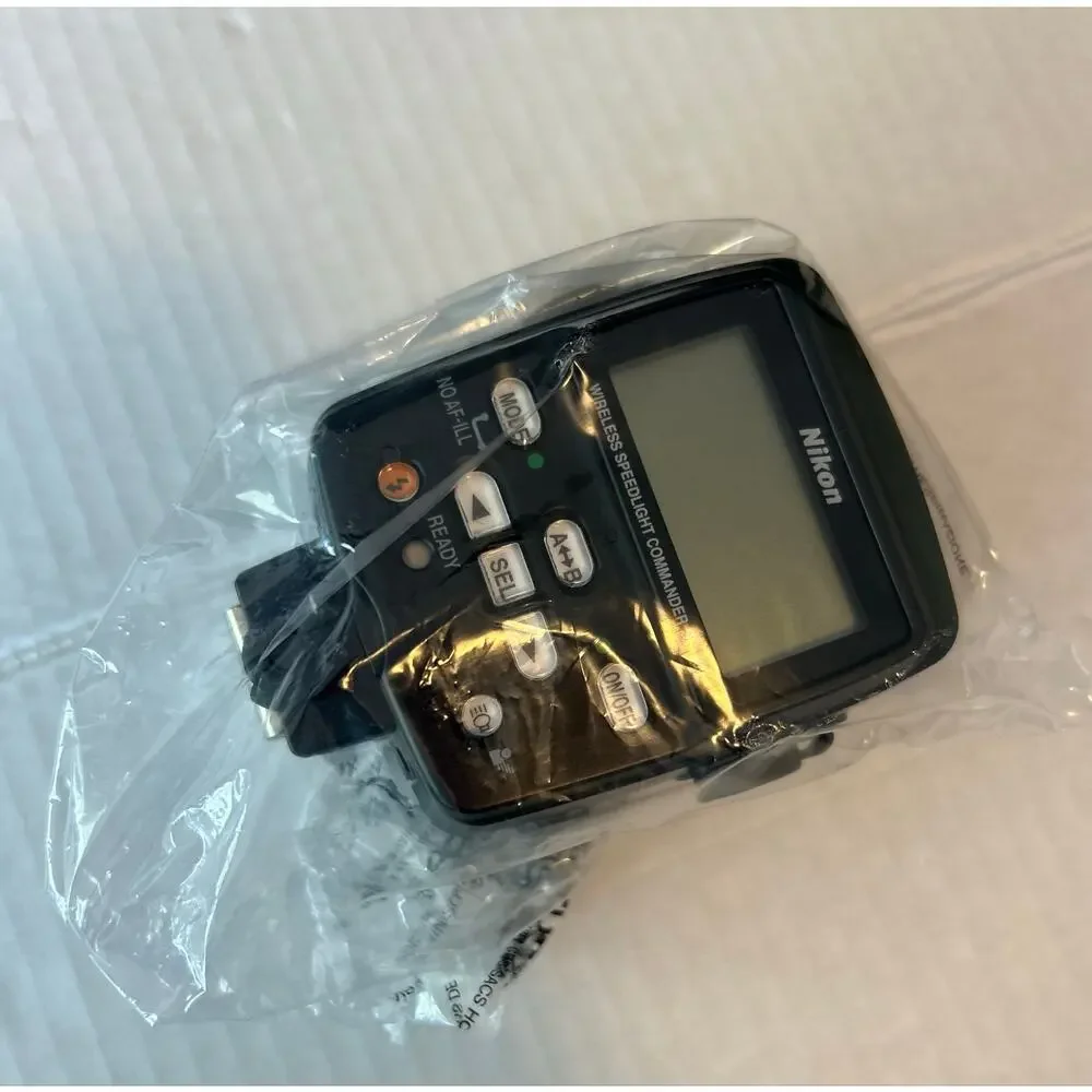 Nikon R1C1 Wireless Close-Up Kit Macro Flash Open Box (WITH SU-800 commander)